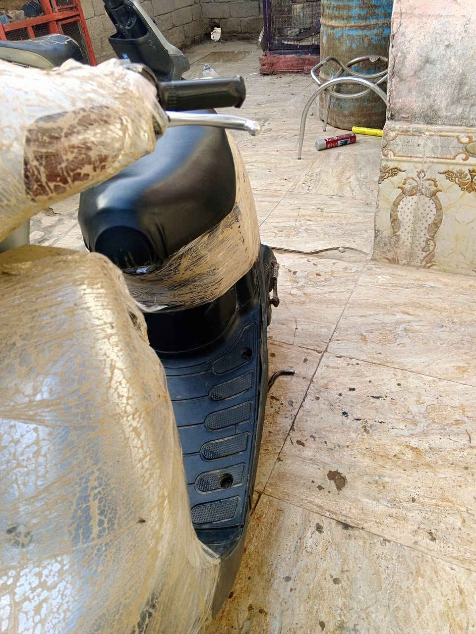 سلام عليكم دراجه بترا 60 سلف هندر كهربائيات فول
مامفتوحه لو مفتوحه ماعرف تجي وتفحص اذا تريد
 بس دراجه نضيفه كلش شغاله خرسه دوم سرعتها دك 60
سعر 300 وبيها مجال قليل 
وتس اب  او اتصال ***********
جماعت 150 اطلع كبل حبيبي
