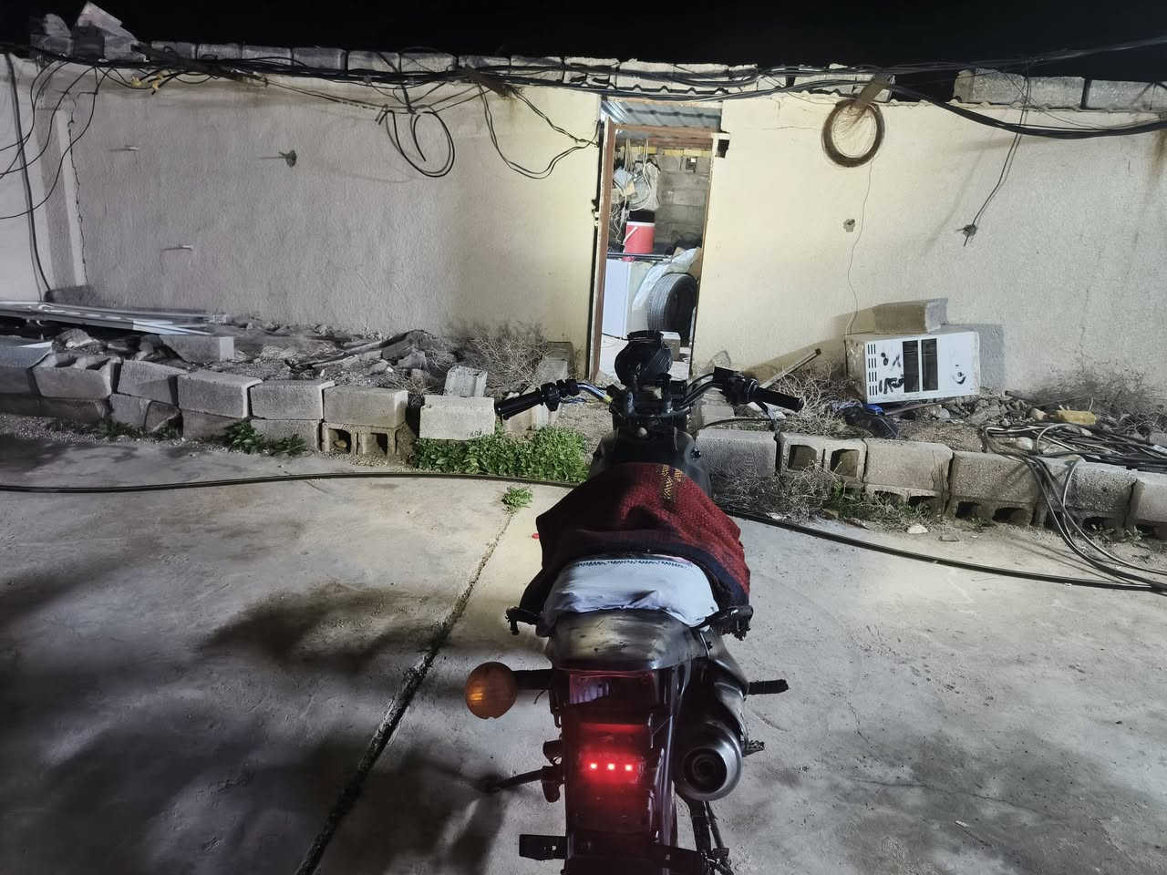 لسلام عليكم قفاز صيني للبيع محور وياله باندة دراجه نضيفه مكينه ناعمه مجفته جديد الدراجه خير من الله اي نقص مابيها شغل وطلع السعر 350وبيها مجال كهربائيات كامله***********
