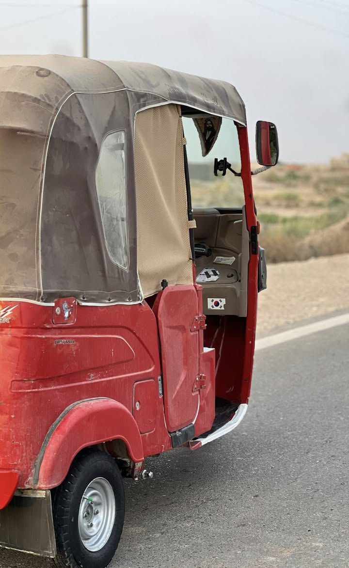 تكتك للبيع موديل 2022 شهر 4 مرقم لوحه وسنويه رقم ذي قار مكينه كفاله والكشر بي بارد بلصفحه واضح بلصوره فقط دراجه جاهزه من كلشي  مكاني ناصريه قضاء النصر اتصال ***********
