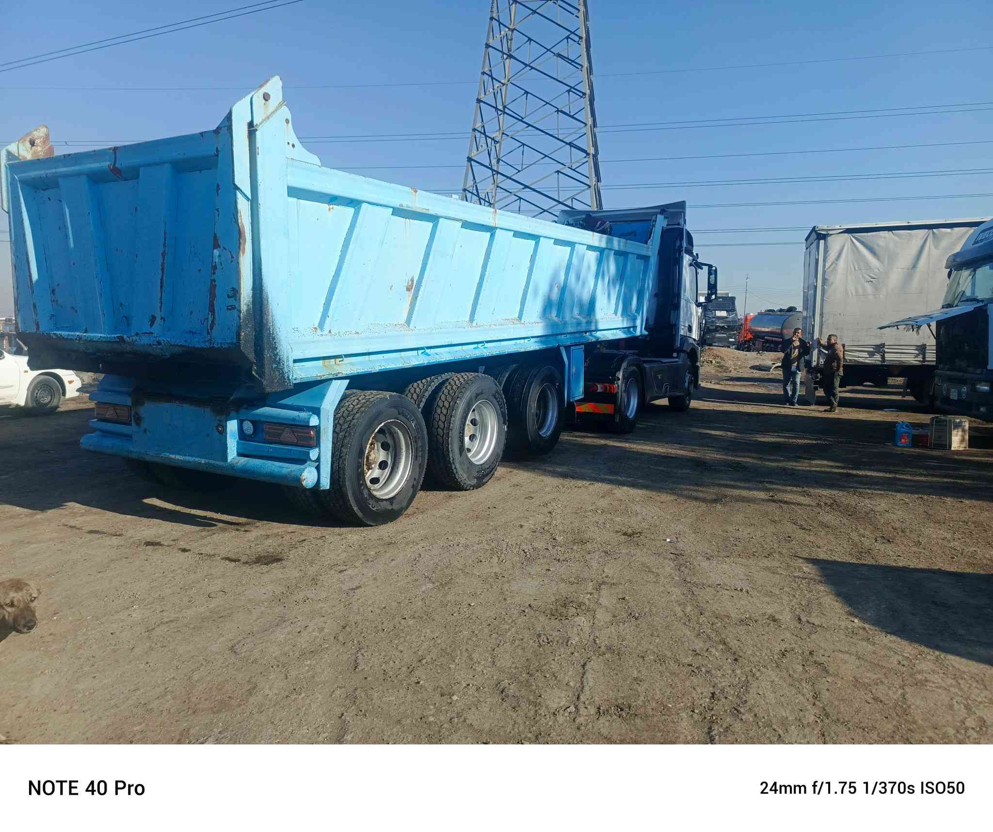 السلام وعليكم نساف للبيع طخم تايات رقم الهاتف /***********//***********
