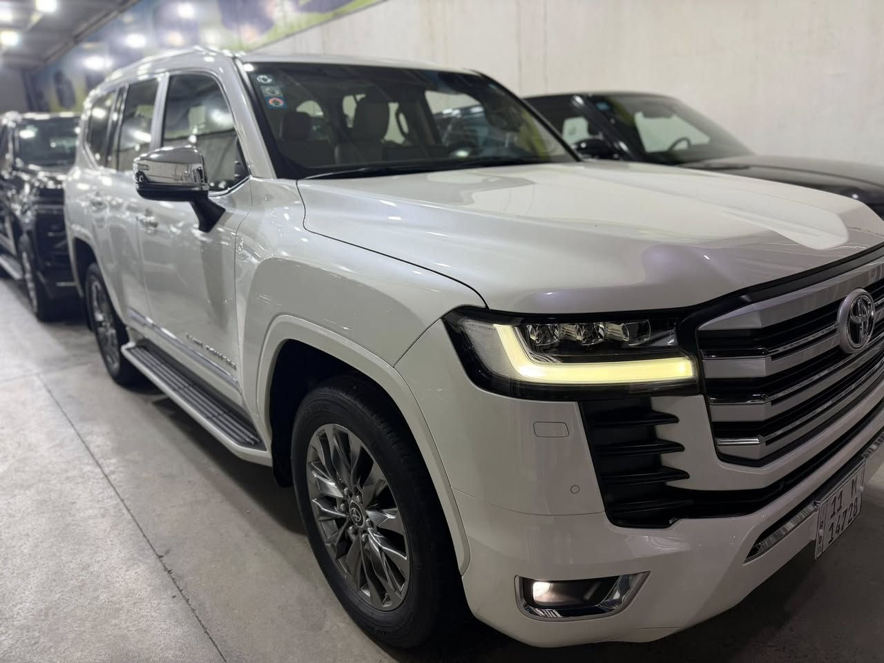 السلام عليكم
لاندكروز 2023 Vx ساز 
7 راكب كهرباء 
كراسي خرن 
لايت لد ثلاث عدسات 
ماشية 60 الف كيلو متر 
مكفولة السياره ماعدى شخط باب الصدر ومكحل تكحيل درجة اولى
وبارد كد شبر جاملغ خلف باب الصدر 
سعرها:65.500 الف دولار وبيها مجال
للاستفسار اكثر:***********
مكانها معارض النهضة شركة اللامي
