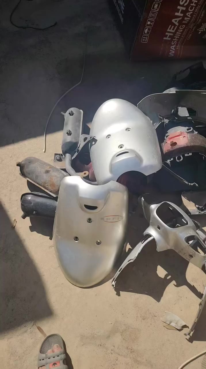 تريد شلع اتواصل معايا تريد قطعه تواصل معايا وحسب القطعه ***********
