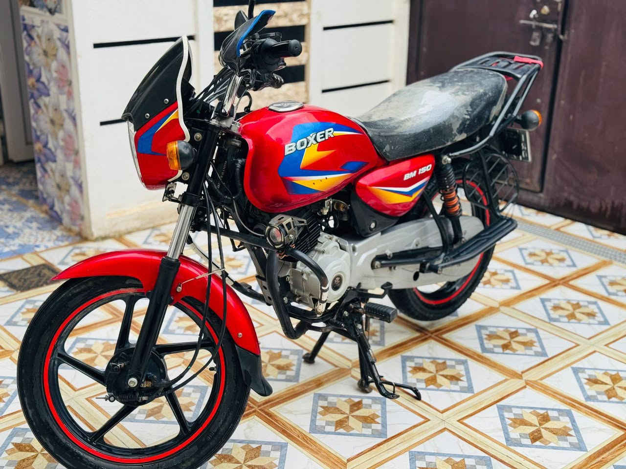 السلام عليكم بوكسر للبيع موديل 2020 كفاله عامه محرك مكفول رقم وسنويه الدراجه خير من الله مكفوله شراي اتصل على الرقم ***********4 متواجد عل خاص، او مراوس بسيفان موديل 25 وينطيني فرق حسب النضافه مكاني ديالى الخالص
