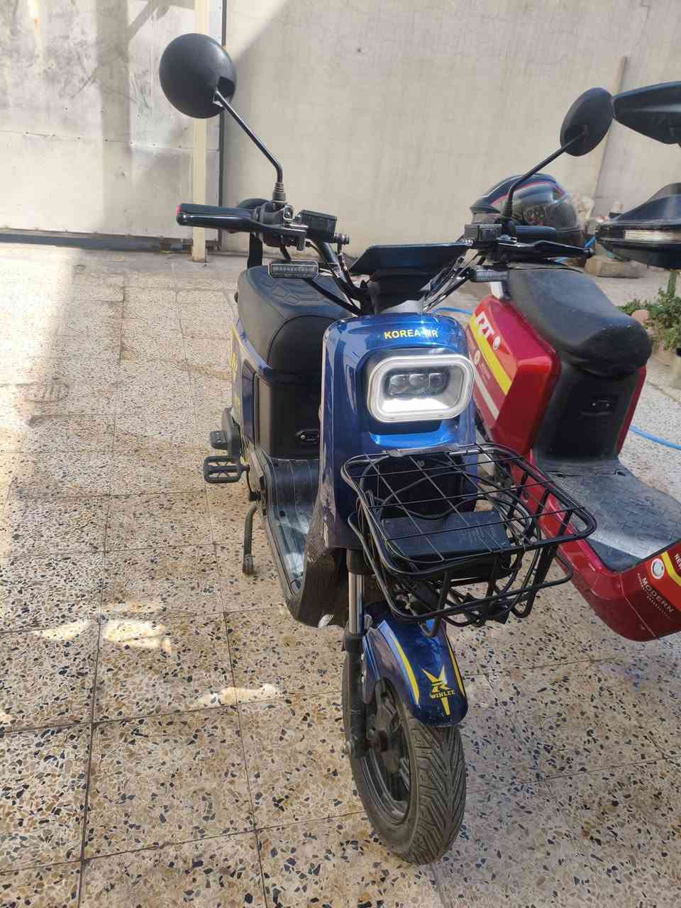 دراجة شحن R9 PROMAX
نظيفة مستخدم شهر  اخو جديد فول مواصفات بصمة تشغيل عن بعد تشغيل كارت نظام كارت 4 سرع
5 بطاريات دبل
سعر 450 بي مجال قليل دراجة نظيف كلش وفول مواصفات ومابي نقص مكان كركوك حي واسطي ***********
