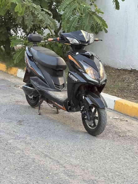 ً
سلام عليكم شباب دراجه شحن البيع نوع سكنس دراجه كامله مكمله كل نقص مابيها  كلها شغاله كهربائيات رجوع ال خلف مواصفاتها حلوه 
موديلها 2025
بطاريات 6 كبار 
السرع 3 
رجوع الخلف 
اشاير رباعيه 
لايتات امامي شغاله
بريكات دسكات هدروليكً
لونها حلو 
شاشه تعرض الك عطل ان وجد 
صندوق يتحمل أغرض مساحه كبيره 
تايرات جوبلس 
استان تعليكً+ صفح 
تشغيل عن بعد 
جهاز إنذار السرقه 
سرعتها 60 
شاحنه اصليه 
دراجه كامله 

اي استفسار اتصال 

***********

عنوان بغداد الاعظميه 

((السعر 450)) قفل
