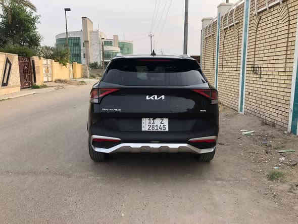 سبورتج 2023 وارد امريكي هايبرد فئة EX 
محرك 1600 تيربو سيارة قوية و اقتصادية جداً 
ماشية 18 الف ميل 

لون الداخل النيلي و الاوف وايت جلد (نادر و مرغوب)

المواصفات

تدفئة كشنات وستيرن
كروز سرعة
رادار امامي مانع اصطدام
تحديد مسار
نقاط عمياء
حساس جامة امامي
مانع تزحلق
سايد بريك دكمة
اربع  انظمة قيادة
SPORT, ECO, SMART, SNOW
فور ويل درايف 
حاكية بلوتوث 
بصمات ابواب 
تشغيل بصمه
تشغيل عن بعد

مضخم صوت سستم
حساس خلفي 
كشن سائق كهرباء
منفذ شحن وايرليس و كذلك مخرج شحن في الكشنات 
اشاير بلمري 
توقف ذاتي 
تبريد امامي وخلفي
شاشه دجتال متصل 
كامره خلفيه واسعة 
تبريد بيانو
بوصله
تحكم ستيرن كذلك شفتات 
لايتات لد امامي وخلفي

حادث دعامية امامية مبدلة تفصيخ بدون صبغ نفس اللون و بارد بسيط بخشم البنيد والجاملغ كما في الصور مكفول من الصبغ والتكحيل و بيها ايرباك 

السعر 210
مكان السيارة بغداد

***********
