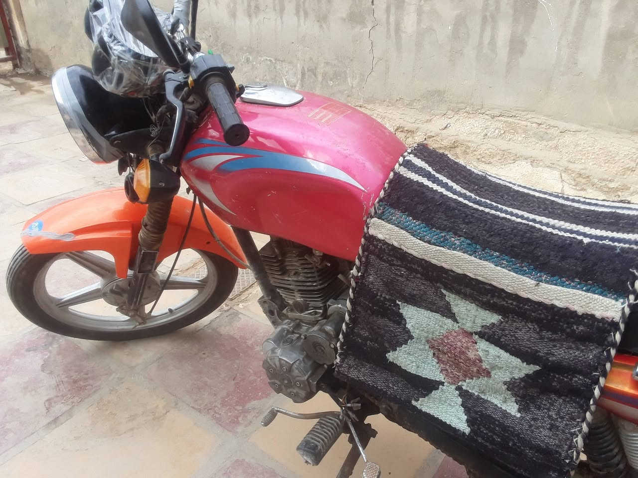 دراجه دايوان مستعمله بدون اوراق اتعهد بيها للبيع ب 250 قفل جنت اروح وارجع بيها هسه مو بحاجتها شغاله نظافه وسط  مكاني حله ش 60 رقم موبايل *********** اتصل او راسل
