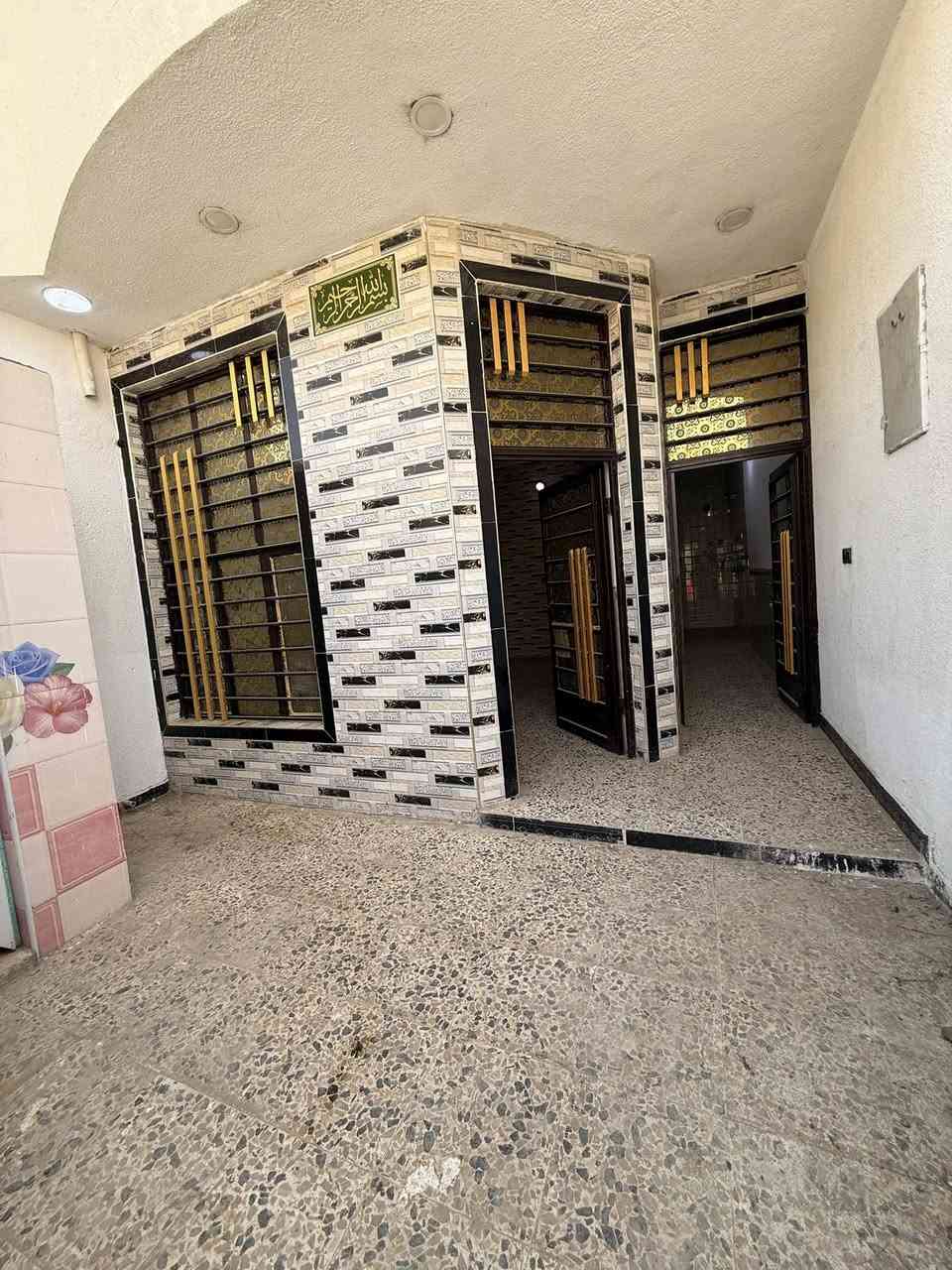 السلام عليكم
مشتمل للبيع 100 متر 
بناء حديث 2024 غير مسكون
العنوان حي الحوراء شارع سيد يعقوب اول شارع 
للأستفسار ***********
