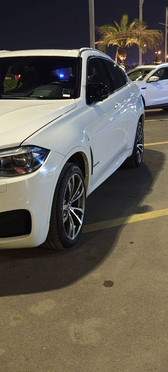 السلام عليكم بيع او مراوس bmw 2018 وفوك ناصيه
BMW X6 2018 سياره خليجيه 
ماشيه 92 الف
مواصفات 
اربع ابواب شفط
داتا شو 
صندوك كهرباىي 
سماعات هارمنكاردن 
ام بكج بلاد من شركه 
لايت تفاعلي
داخل ماروني
كاميرات 360 
حساسات تفاعليه ويه الازدحامات مع الكاميرات 
شاشات خلفيه
دخول ذكي اربع ابواب فتح وقفل
سياره فحص يم الوكاله صدر جديد 
تايرات جديده
بصمتين وياها وليس بصمه 
نصبتها كلش حلوه التايرات الخلفيه حجم 315

سياره وكاله مملعوب بيها طلع 320 حصان
بيها باب الخلفي مبدل نفس اللون  
كير مكينه مكفوله 
صور سونار البدي حنزلها ويه الصور
***********
مكان السياره بغداد الغزاليه
