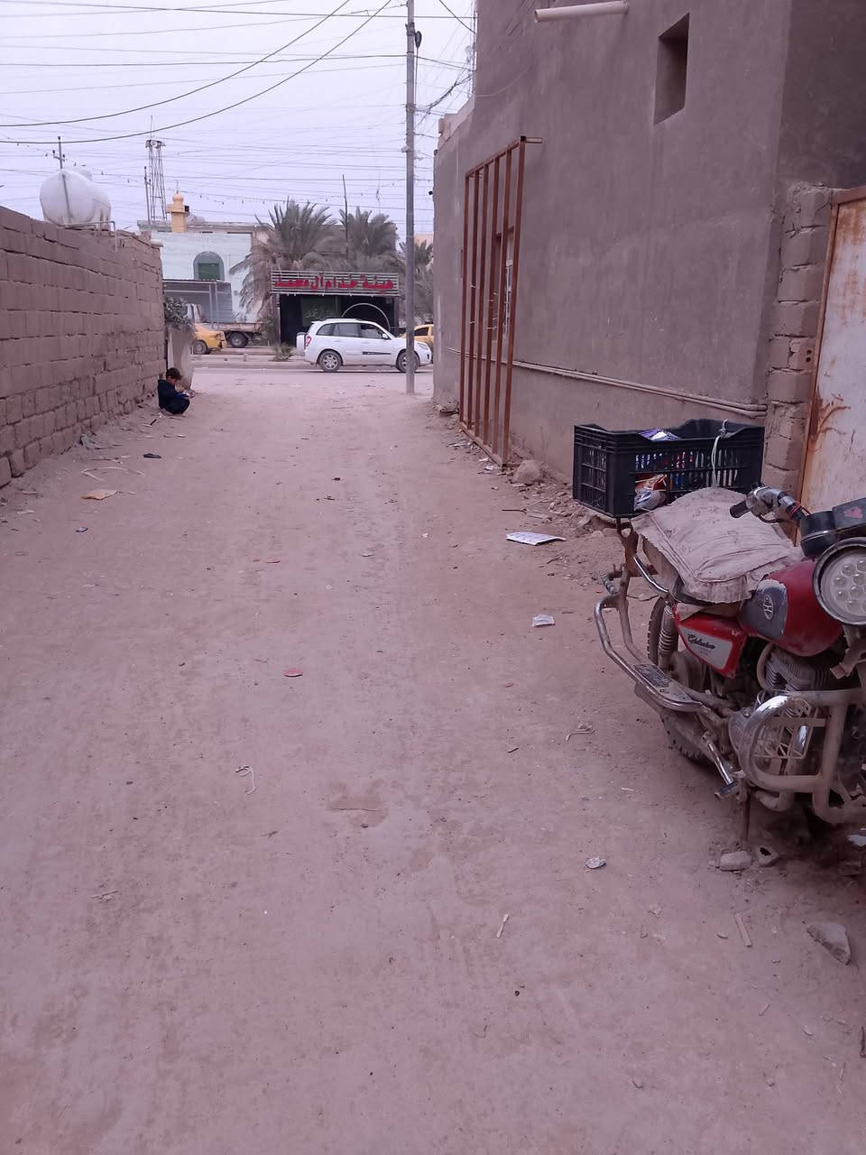 ياالله سلام عليكم بيت البيع  بنيان جديد طابوك كونكرين  بزدينوايه ثني بيت عن الشراع العام ماسحته 90 جوه بيه ديونه وغرفه ومطبخ وحمام خرجي وحمام دخلي وفوك غرفتين كبار وصله وحمام  الدرج ولحمامت سراميك موجود ولفوك عاوزه باس مخمر وبقي تفصيل نتصل وبيك خير وتدلل ***********
