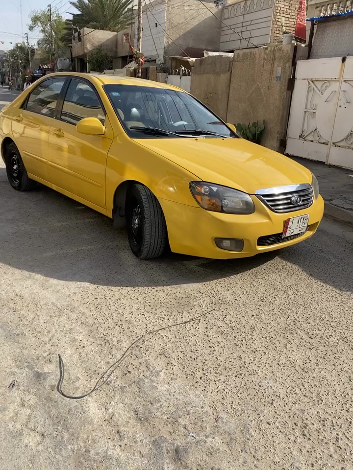 كيا سبكترا 2009 رقم انبار الماني بأسمي شخصياً
وارد امريكي ضربتها قبق جنطه وشويه من الحوض وبالعراق جاملغ وباب اثر طخه بيدي بدلته وعندي الصور القديمه بدون دواخل كير مكفول مكينه اقل الخيط تبخير بيها تبريد العام بدلت منظومه كامله والسنه وكف الفريز يعني بس فريز نقص اذا تشحنه 10 ايام ويطير  مسوي ادامه كامله على الجبن وقوايش ورولان وجوينات كله جديد ومبدل قاعده فيوزات سياره تخبل على ايدي صار سنتين 
دوشمه نحله كشنات وسقف وارضيات 
شاشه اندرويد اصلي وكامره دواره

بيها نقوصات بسيطه مثل يده باب وواشر قبق ولفات بس
مصفره غرامات 
معروضه 73 وبيها مجال حك الجيه 
اعتذر على الاطاله ما اكطع اي سعر بالتلفون تعال كلب اقتنع وبالخدمه
مكاني بغداد الدوره خلف جامعه كلكامش 
***********
