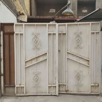 باب • طول ٢م١٠ • عرض ٢م٨٠