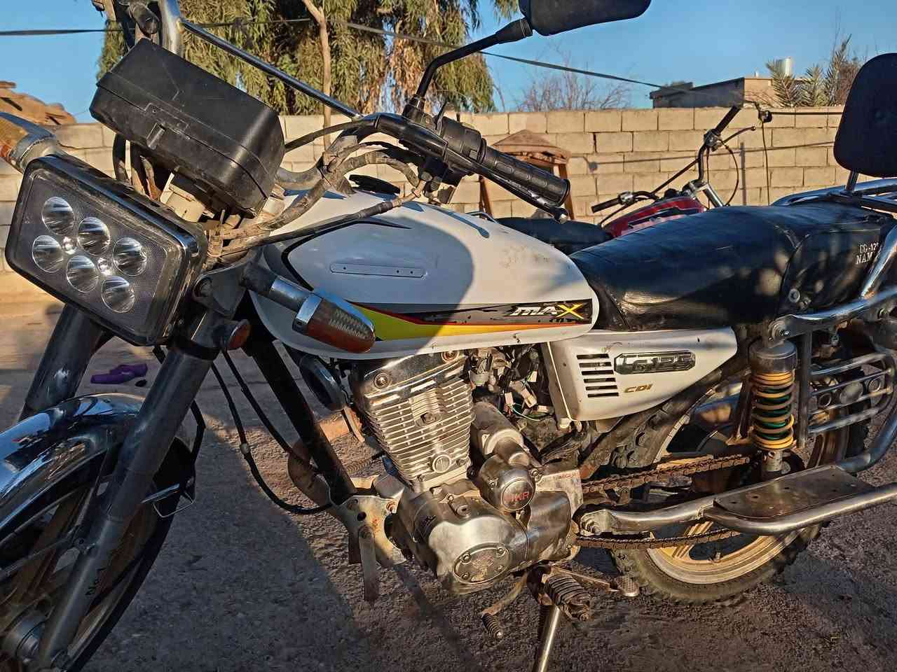 ماطور خمسه كير محرك نضيف كهربائيات شغاله سلف شغال وياله انضاف السعر 325وبيه مجال مكاني الحويجه داخل لتصال ***********
