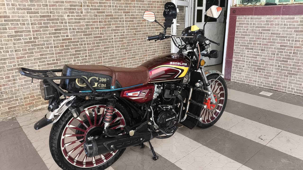 السلام عليكم دراجه سيفان 2026 دراجه جديده بل كرتون البيع شخط مابيها  محركها 200وياها أوراقها  محافض عليه إديرلها دهن ب18التر  *********** مكانها تقاطع القدس
