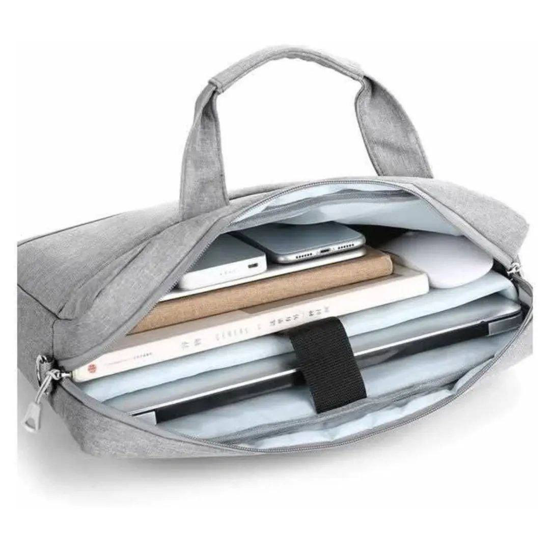 حقيبة لابتوب حجم 17.3 

الميزات الرئيسية

· خامات متينة: قماش أكسفورد مقاوم للتآكل والتمزق.
· حماية رباعية الطبقات: مقاوم للماء والخدوش والصدمات.
· مقاومة شاملة: حماية مثالية من المطر والخدوش.
· سعة تخزين واسعة: حجرة للابتوب وجيوب متعددة للاكسسوارات.
· تصميم عملي: جيب داخلي مخفي، حزام كتف مبطن، مقابض متينة.
· توافق واسع: يناسب معظم أجهزة الابتوب حتى 15.6 بوصة.
· متعدد الاستخدامات: مثالي للعمل، الجامعة، والسفر.
· فكرة هدية: أنيق وعملي للأهل والأصدقاء.

✅ لمعرفة السعر فقط اكتب كلمة سعر او راسنه على الخاص 😍

متوفر توصيل لجميع محافظات العراق 🇮🇶 

#لابتوب #حقيبة #جنطة #العراق


**إذا كنت صاحب هذا الإعلان وتريد حذفه لأي سبب، رجاءا أرسل رسالة إلى الدعم الفني**