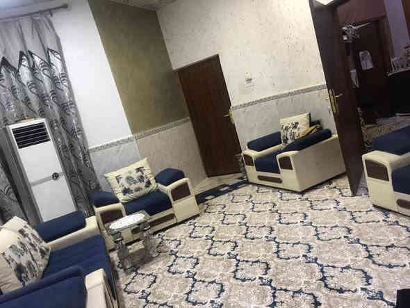 بيت للبيع في منطقة السكك البيت طابو صرف مساحة 175.5 ( 110 بيت + 65 مشتمل مؤجر )
- المنطقة تبليط ومجاري جديدة وجداً نظيفه 
- البيت طابقين الاول حمامين وصالة واستقبال ومطبخ 
- الطابق الثاني 3 غرف وحمام 
- كراج + حمام خارجي 
( مميزات الموقع ) 
- المدارس قريبة عليك اغلبها 
- قريب على الطريق السريع ( الخط الدولي الجديد مال الشلامجة ) 
- قريب جداً على كورنيش المعقل 
- قريب على جميع المنتزهات ( البصرة العائلي ٫ الاندلس ٫ بصرة لاند ) 
- جامعة البصرة ( مجمع كليات الكرمة ) 
- محطة تعبئة وقود شواطئ المعقل بمدخل المنطقة 

- سعر البيت 250 مليون وبي مجال
- للتواصل واتساب ***********
