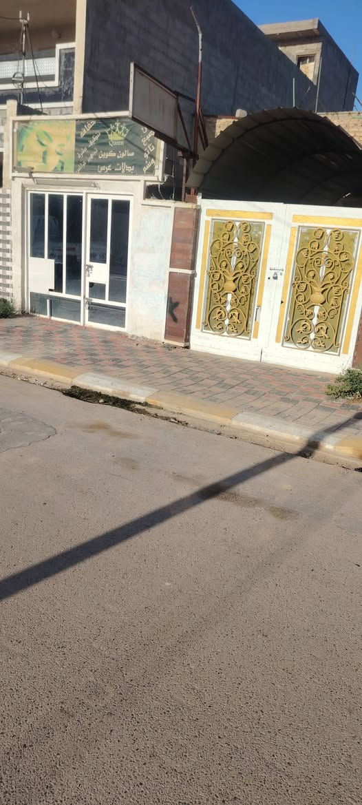 سلام عليكم مشتمل البيع طابو صرف تحويل شرط مباشر مساحه ١٥٠متر مكان حي الزبيدات قريب على مدرسه خدمات كامله سعر ٧٣ وبي مجال بسيط الاستفسار على رقم المكتب ***********
