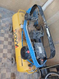 كمبريسر للبيع سعره ٢٧٥ وبي مجال  مكاني بغداد البياع 07700400616