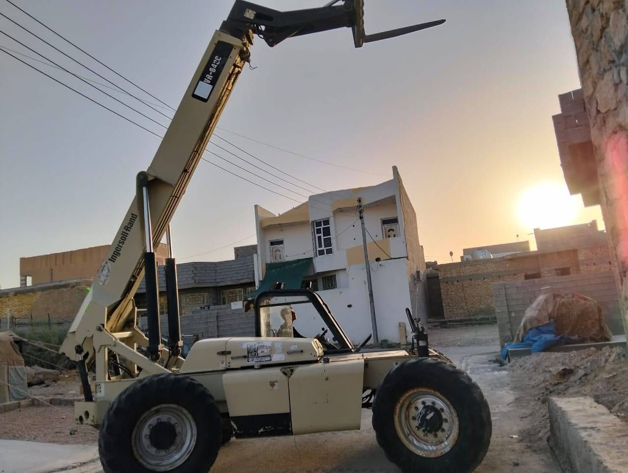 رافعه شوكيه البيع 14 متر 205 ***********
