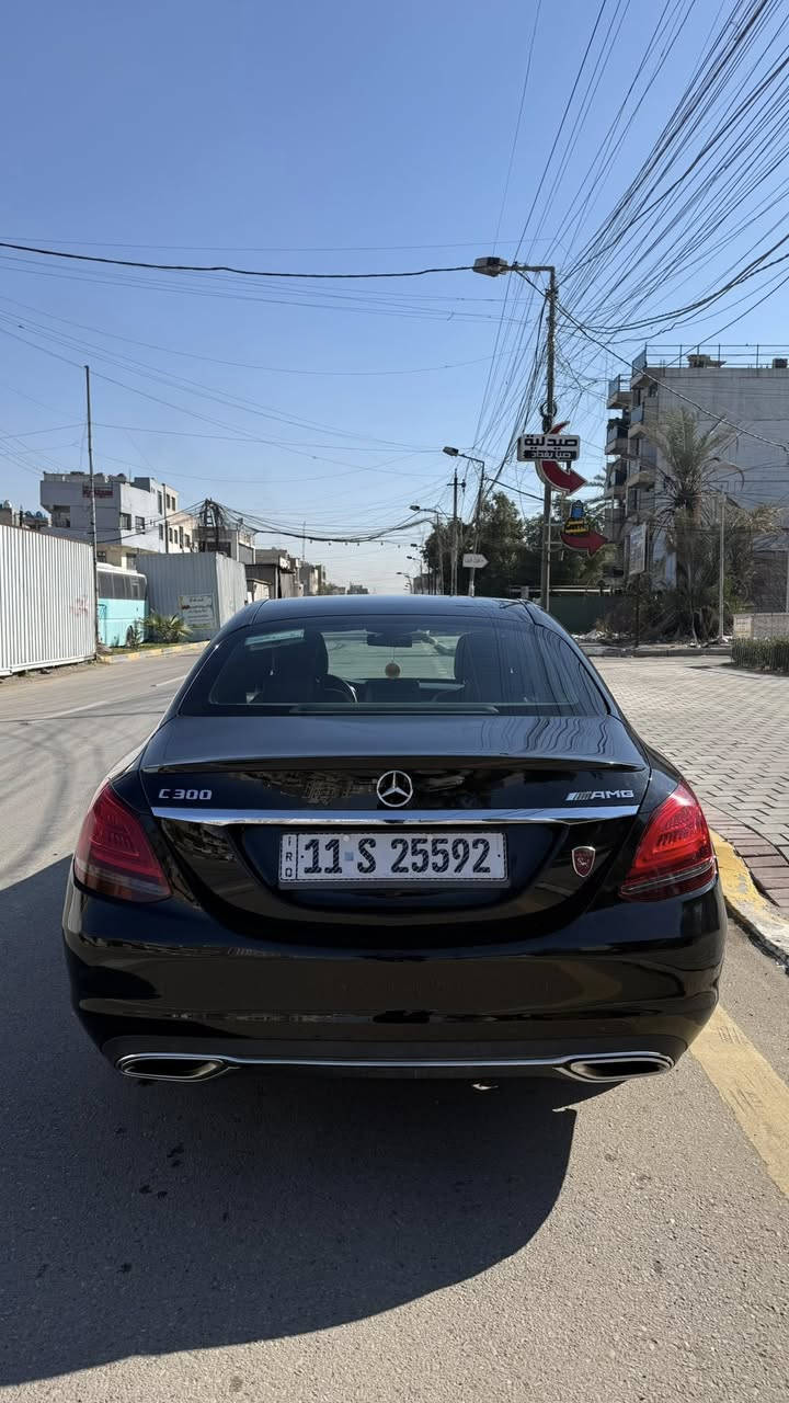 السلام عليكم
للبيع 

مارسدس c300 
الموديل 2021 

اللون اسود 
السيارة حادثها فقط بنيد مصبوغ 
لا لغد ولا شواصي السيارة جديدة صور الحادث بالمنشور 

الايرباك ولا واحد طاك 

رقم بغداد باسمي 

فول مواصفات 

للاستفسار 
***********
