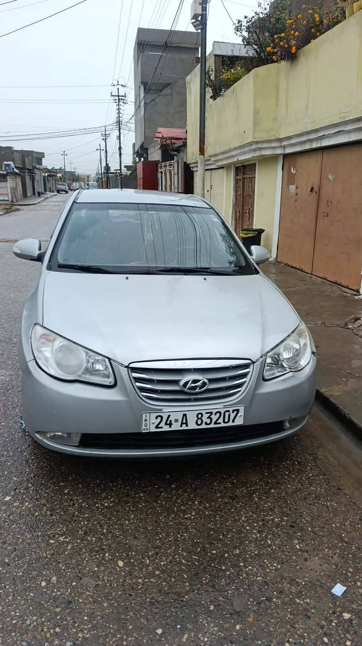 هــــۆندا اڵنترا  2011 عیــزام بـۆیاغ 
جاملۆغی سـایێق تا سەر دەرکەی لێدرایە
بـــێ ناو گرتن پێشو پشت کەپس 
ڕەقەمـو سەنەویێ هەزە نویێە
***********

ئـەگەر سەیارەکەت دەفرۆشیت نامە بنێرە با بلاوی کەینەوە لۆت
