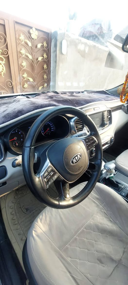 سورنتو ١٩ خليجي مكفوله كفاله عامه
المحرك: V6 
عدد الركاب: 7 ركاب
شاشة معلومات وترفيه: كبيرة تدعم Apple CarPlay و Android Auto
كاميرا: خلفية
حساسات: أمامية وخلفية
مقاعد: جلد
تحكم المقاعد: كهربائي للمقاعد الأمامية
تكييف: تلث قطع
ميزات إضافية: بصمة تشغيل، اضاءة داخلية LED،  
ماشيه ٩٠ 
سيياره بسمي مداور ثاني يوم 
السعر ٢٥٥
العنوان السماوه قضاء الخضر 
رقم 
‏‪***********‬‏
