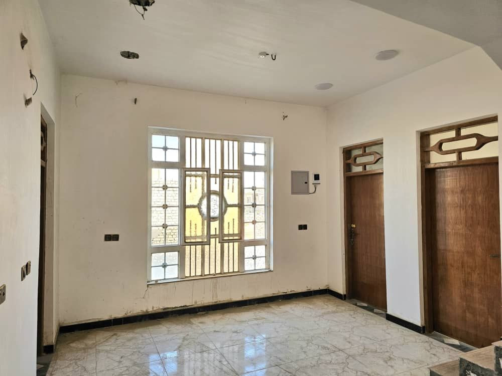 ♢دار ركن حديث طابقين بحي الحوراء♢
♢ رقم الإعلان {60}♢
------------------------------
♢المنطقة:: شارع الملا
♢نوع العقار:: دار سكن 
♢المساحة:: ،140م
♢الوجه:: 7م
♢النزال:: 20م
♢عرض الشارع:: ركن على شارعين10م و 15م
♢حالة البناء:: حديث
♢تفاصيل البناء:: طابقين
♢طابق أول يتكون من:: استقبال وهول وممطبخ وغرفة نوم عدد(1)  وصحيات وكراج 
♢طابق ثاني يتكون من:: هول وغرفة نوم عدد(3) وصحيات
♢أقرب نقطة دالة:: قرب أسواق عجيل
------------------------------
👈🏻 اكتب <تم>  ليصلك السعر
ولمزيد من التفاصيل يرجى مراسلة بريد الصفحة خاص

👈أو زياره مقرنا الكائن في: [حي الحوراء] 
      [شارع سيد يعقوب أو شارع المواكب]          

#دارسكن #مشتمل #قطعة_أرض
 #حي_الحوراء_الأولى


**إذا كنت صاحب هذا الإعلان وتريد حذفه لأي سبب، رجاءا أرسل رسالة إلى الدعم الفني**