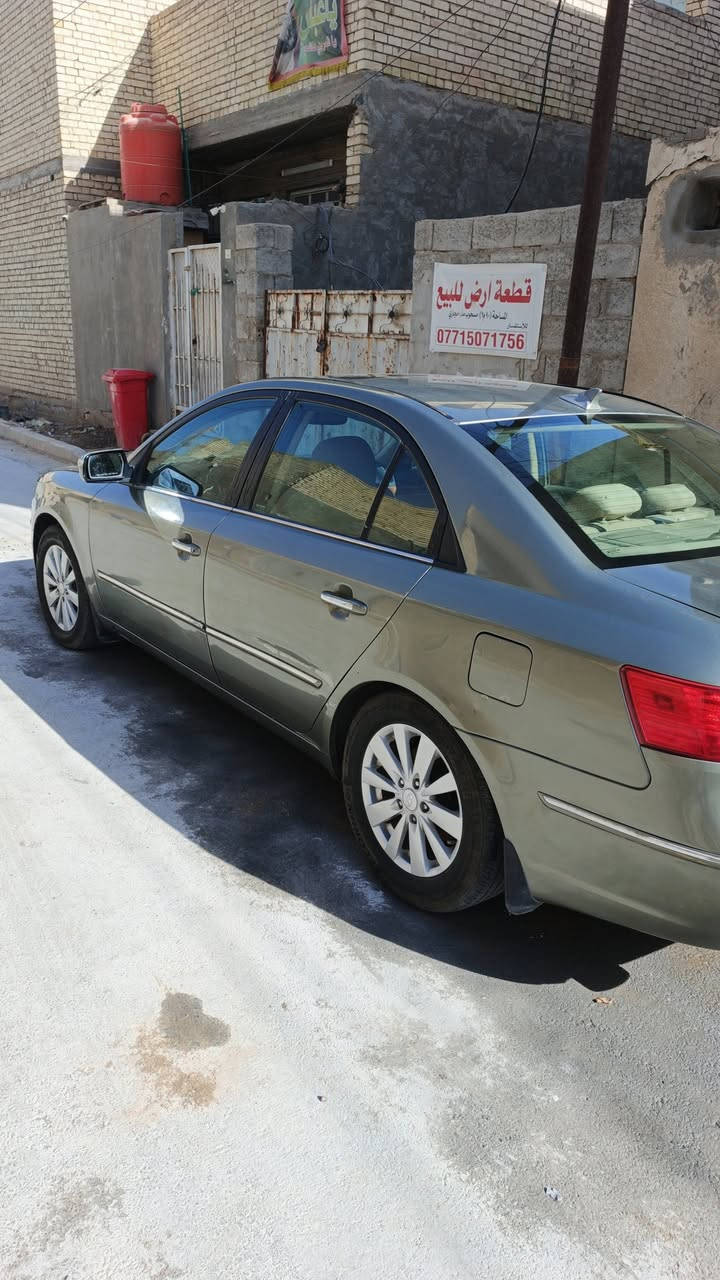السلام عليكم سيارة سوناته 2009 فوول مواصفات محرك 6 سلندر مصبوغه حزام جماليه فقط شرط مكفول محرك كير تبريد ثلج ❄ 
كشنات تدفئه تبريد 
تخم تاير جديد 
سيارة خير من الله وترايك وين متريد السعر 95 مكاني بغداد العبيدي شارع عشرين  ما متواجد عل فيس هذا رقمي ***********
