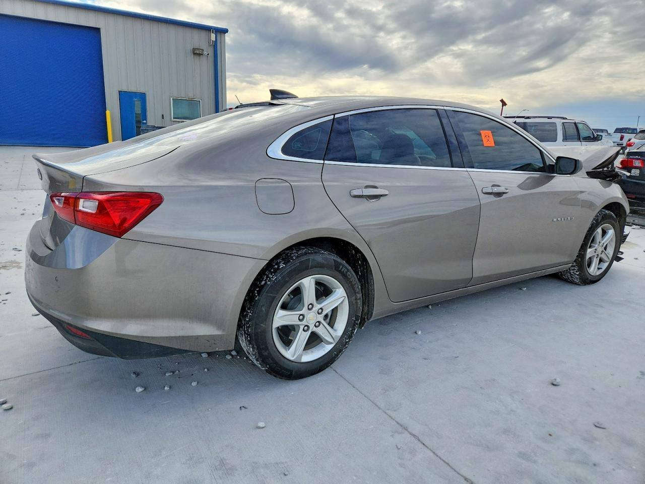 ماليبو موديل 24 بسعر جدا جدا مناسب واصل لعمان 52 ورقه مااعتقد اكو هيج سعر ماليبو شغاله وتمشي وحادثها شطح ليفوك الشراي يتصل ***********@

@إشارة
