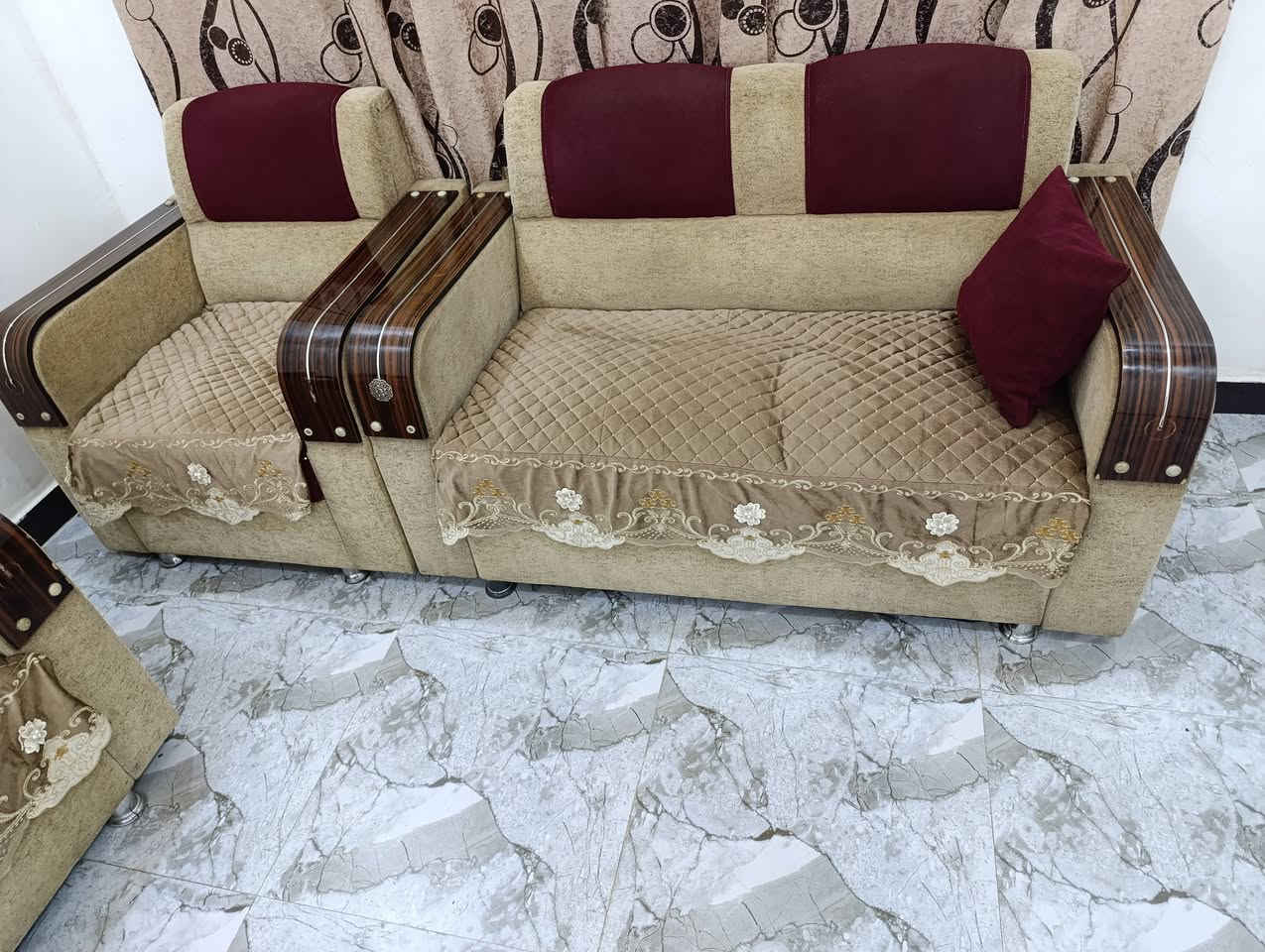 تخم خمس قطع مستعمل 
السعر 250 وبي مجال 
للاستفسار ع رقم *********** أو خاص
