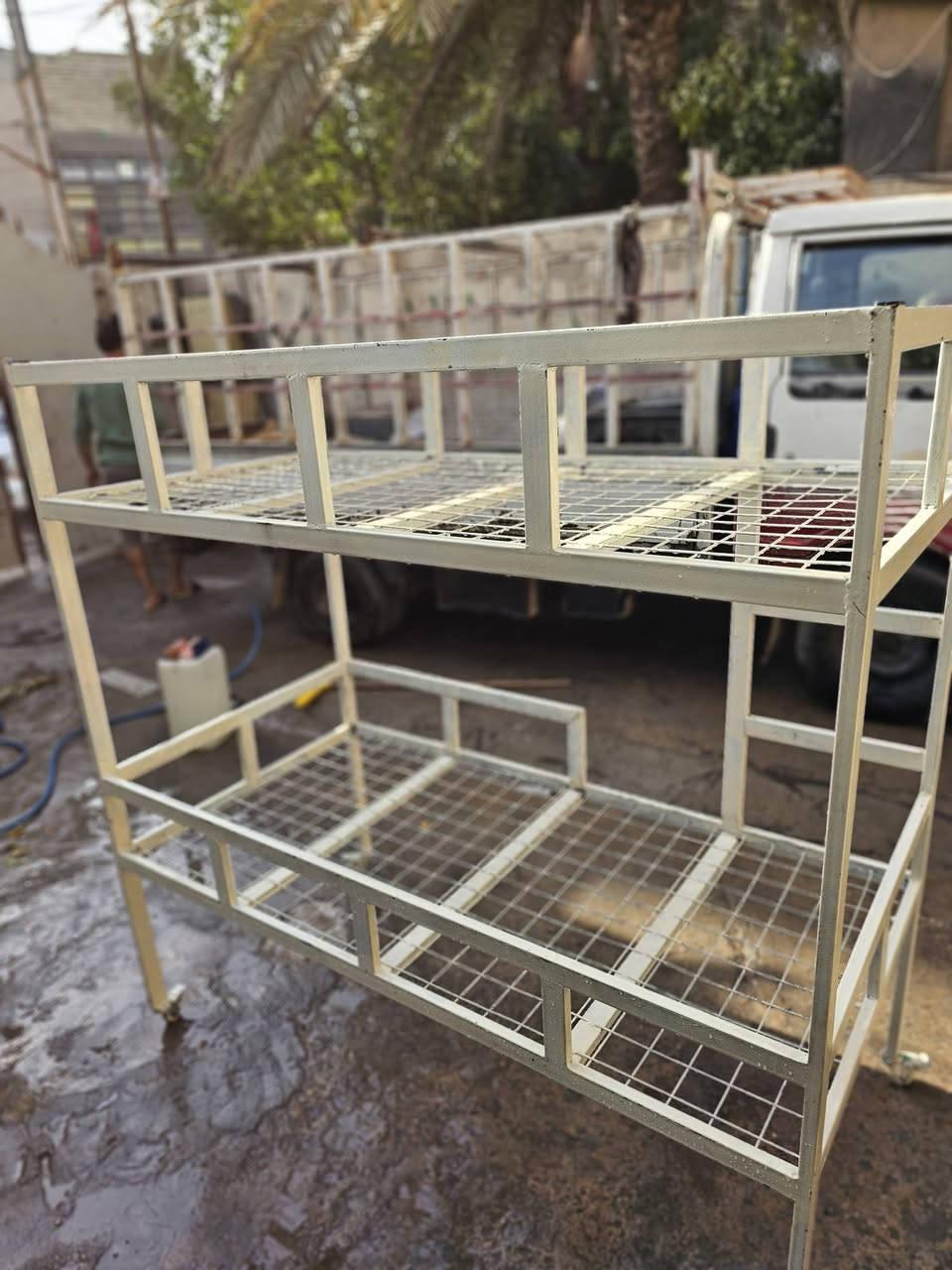 السلام عليكم
جرباية اطفال تصير مال كبار هم للبيع ام النفرين طابقين تفصال شغل درجه اولى مشتغلينها بالبيت متحركة بيها تايرات 
قياساتها 
عرض ٨٠ سم ارتفاع ١٦٠ سم طول ١٥٥ سم
سعرها 100 الف وبيها مجال
مكانها بغداد مدينة الصدر 
***********
