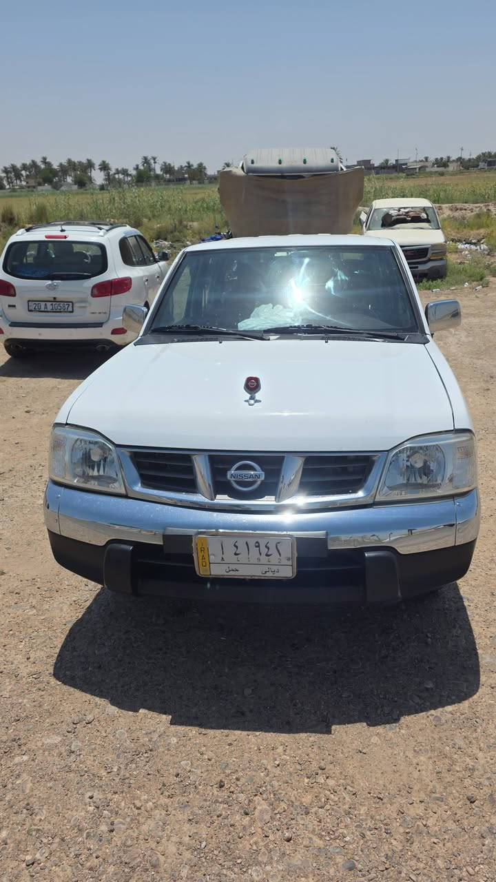 نيسان  شبوط موديل ٢٠١٤ رقم ديالى حدادية تخم تاير سياره جديده بدون اي نقص مكان السياره ديالى بعقوبه ***********
