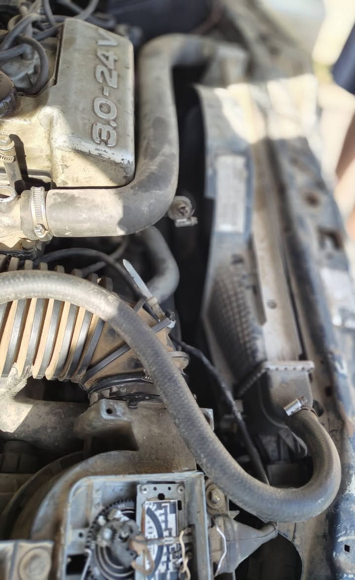 اوبل سيناتور  موديل 92  30 كبس رقم ألماني سنوية خضرا 
السيارة اخذتها مشروع تعمير (محرك معمر كامل أغراض اصلية ) سويت ادامة فيت بم، تنظيف تانكي، نوزلات ، بلكات، ،وايرات ، سلف، دينمو ، باتري جديد . راديتر جديد بانكة وكلج وجوينات جدد.
كير تعمير كامل بس الكنترول و الجوزات الداخلية بقت ما  فحصتها . هسه تحرك أول نمرة بس. كهربائيات الكير فحصتها وطفيت ال s . 
 
السيارة عمرتها وما مشيت بيها وما كملتها و بقت واكفة .
كوبون ما بيها
***********
