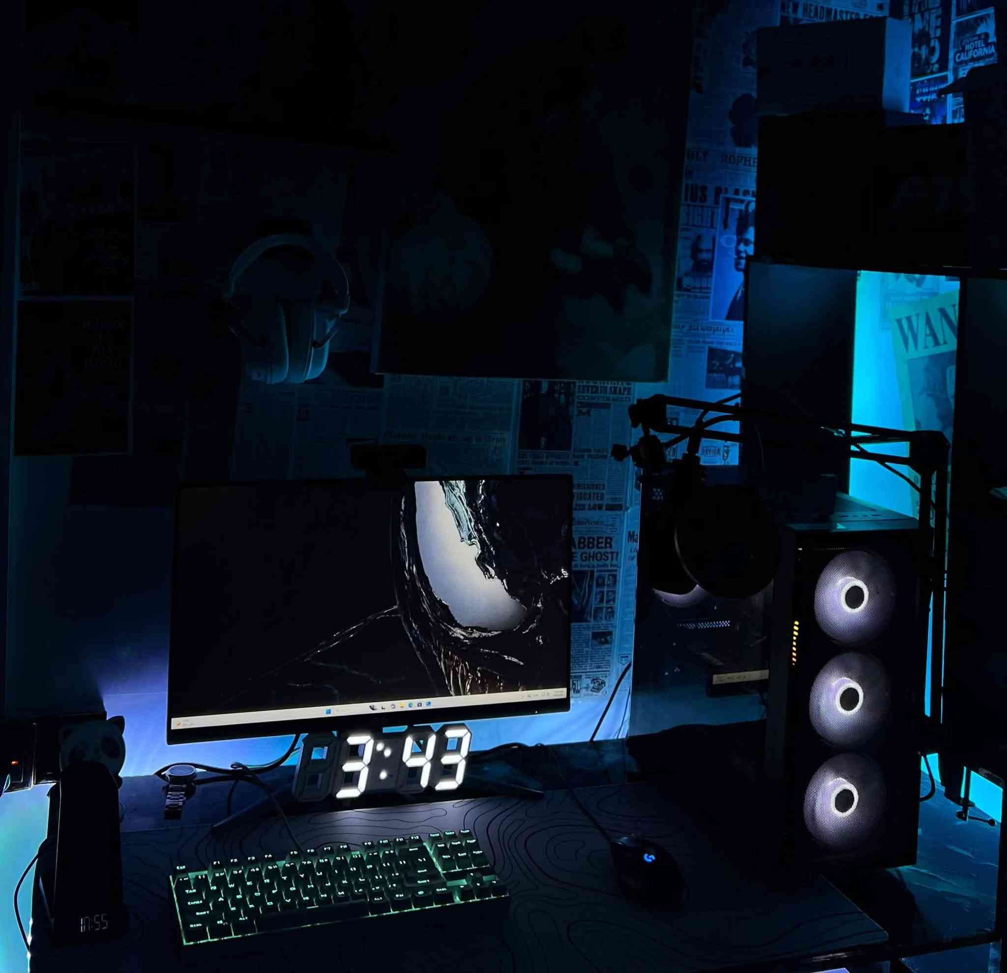 السلام عليكم 
سيت اب كامل للبيع مواصفات ممتازه
المواصفات :-
CPU - RYZEN 5 5500 
GPU - RTX 3060 12G ZOTAC
MB - ASUS B450M PRIME 
RAM - 16G 3200 T-FORCE RGB
HARD - SSD 1TB M.2 BULLET 
POWER - 600W DEEPCOOL 
CASE - GAMING 4FAN RGB 
-----------
الملحقات
الشاشه : AOC 165HZ FHD IPS 24
الماوس : REDRAGON RGB
الكيبورد : GAMING K552W RGB 
ماوس باد 
ساعه رقميه LED
----------
السعر مليون و 250 كامل السيت اب
مكاني بصره ما عندي توصيل
رقمي ***********
