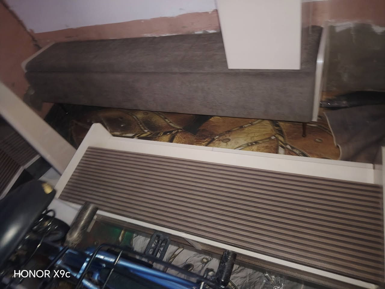 السلام عليكم غرفه اخشاب تركي صار لها خمسه ايام جديده وسعر خاص رقم ***********
