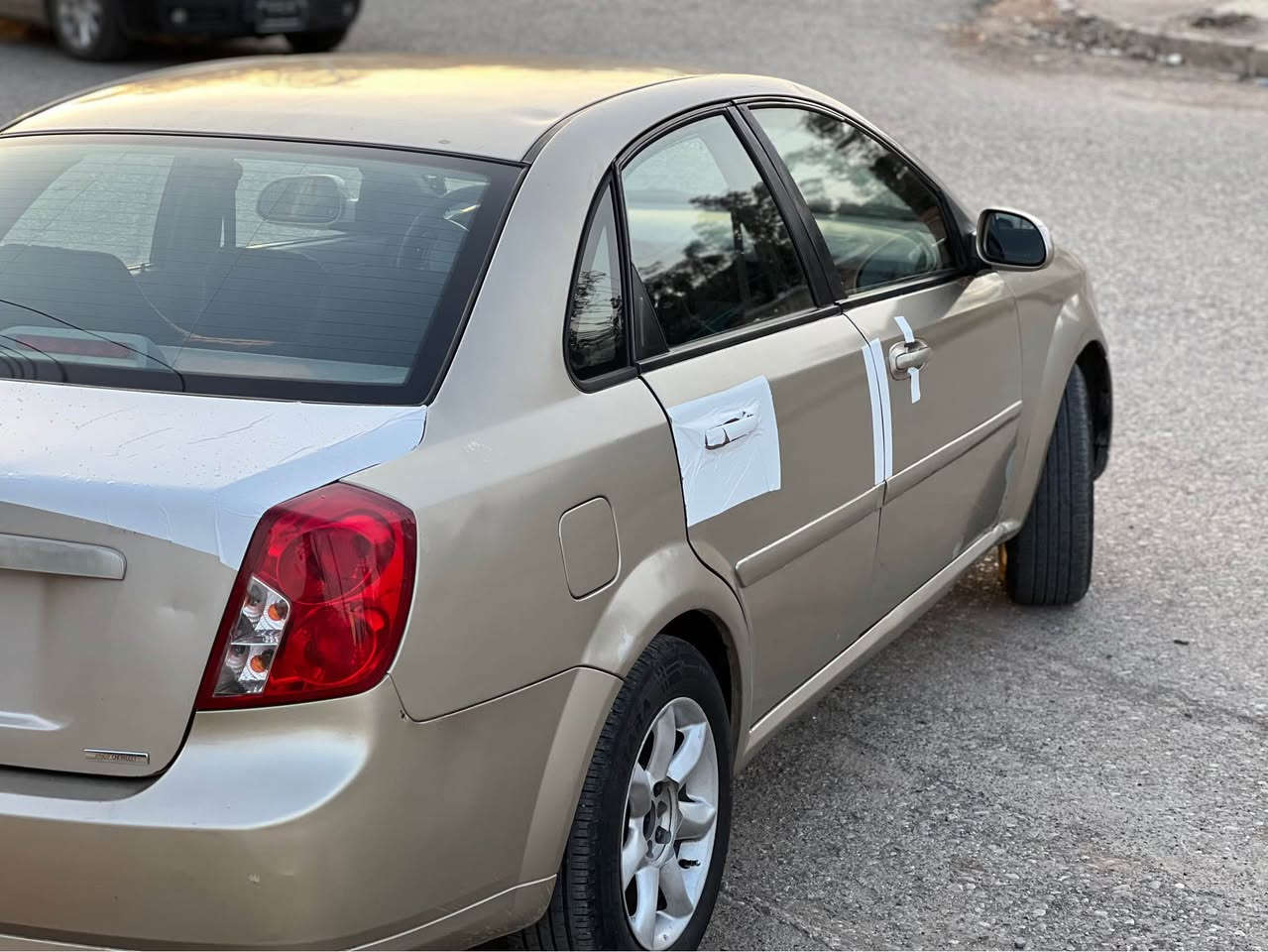 شۆفرلێت ئۆپترا مۆدێڵ ٢٠١١
گێرتۆماتیک جامکارەبا 
سەنەوی بەسەر چوە لە٢٠٢٢
سەياره يه كي جوانه حيزام بوياغ كراوه بو جواني 
ده عم و ليدراوي نييه گيرو مه كينه تبريد به شه رت
سه ياره كه مالي دوسته تاقم پيش و دواي تازه يه
چوار تايه و ويلي ئينفنيتي لوك بو زانياري زياتر تيل بكه 
شوين كويه *********** كويسينجاك, أربيل
