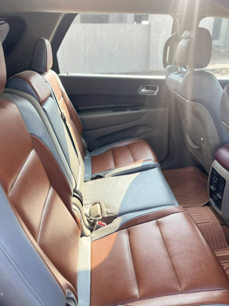 السلام عليكم
بيع او مراوس 
دوج دورنكو 2012 خليجي كفاله عامه كير مكينه حداده تبريد تايرات كلها تمام 
بيه شبر صبغ فقط بدون ضربه والباقي كفاله 
فول مواصفات عدا الفتحه 
تبريد وتدفئه كشنات تحكم سترين جهتين تشغيل عن بعد مري هيتر جنطه شفط بصمه خزن ميموري ترحيب عند الدخول 
تبريد 3 قطع فول السياره ماناقصها اي شي تجي وتشوف بعينك
رقم اربيل تحويل او وكاله 
مكاني البصره تنومه شط العرب 
***********
