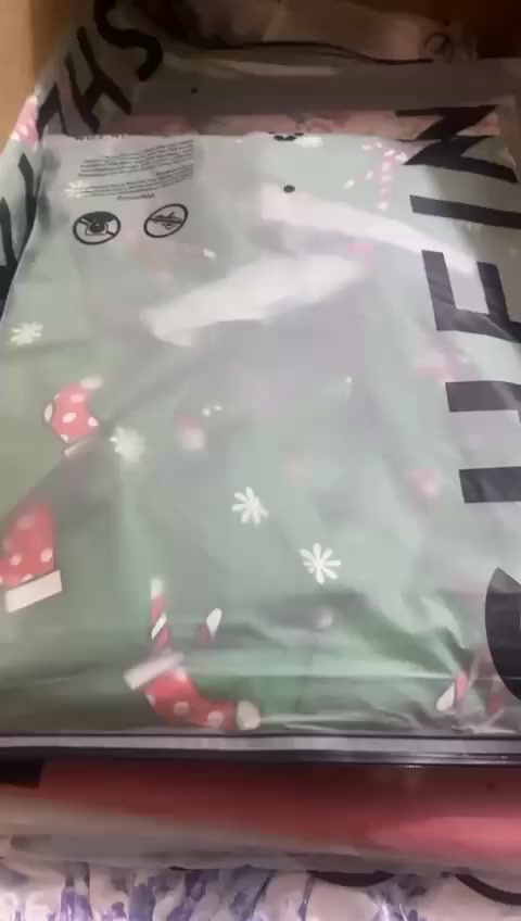 بنات عندي شلعه روب نوم وشلحه وتراك كلها ستن  ٣٨ قطعه ب٩٥ مع التوصيل الي تريدها تراسلني واتساب ***********      بيها ربح خير من الله
