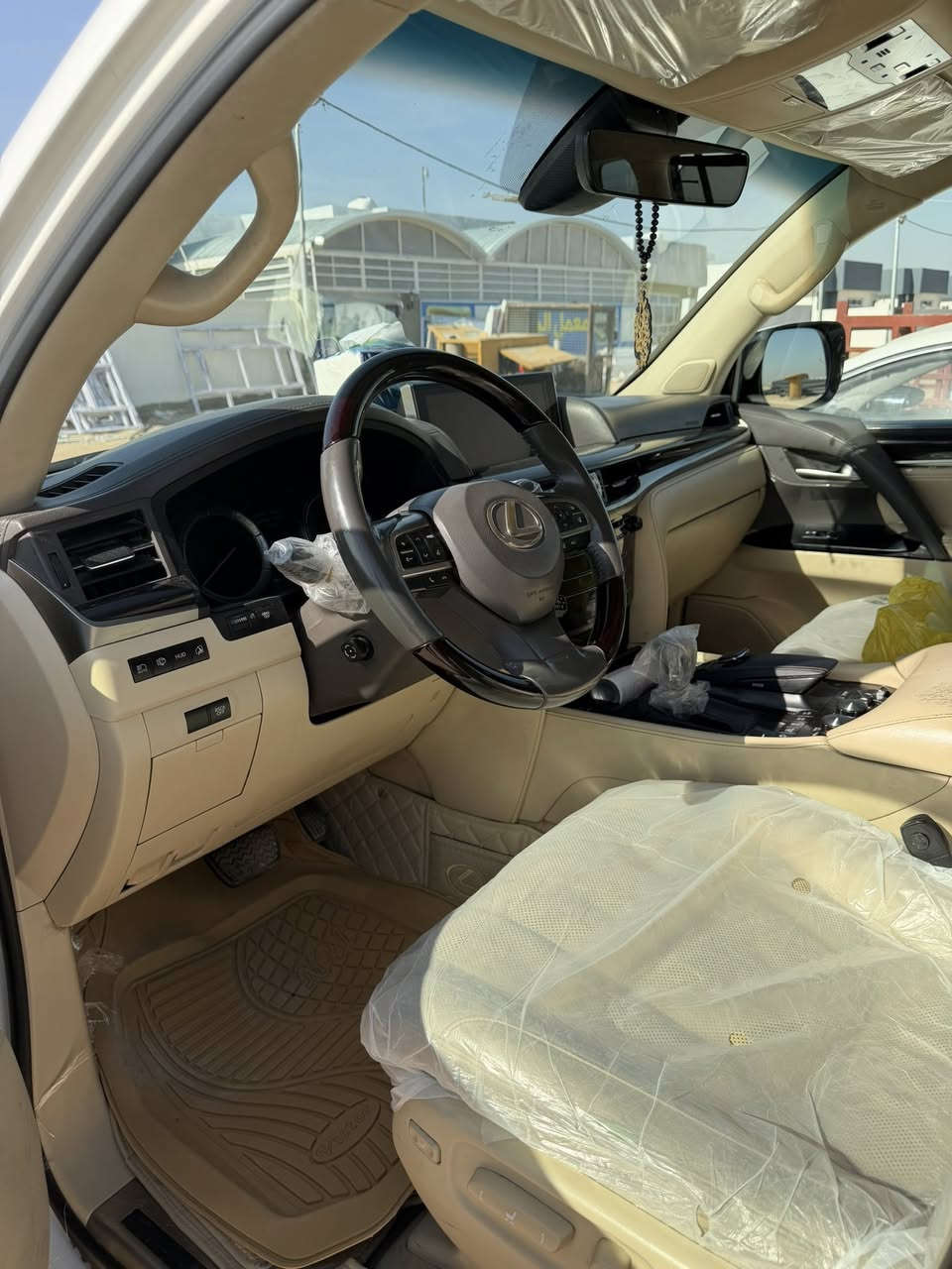 لكزس ٢٠١٧

السلام عليكم لكزز ٢٠١٧بيها قطعه جملغ صوب السدر وبيها ٣كرتات ازغار اشخوط 
ماشيه ١٩٠
رقم بغداد الجديد 

فول مواصفات معروفه دخل عسلي

سعر ٥٨٠بيها مجال شراي يجي يشوفها ويدلل مكاني كرفه

***********
