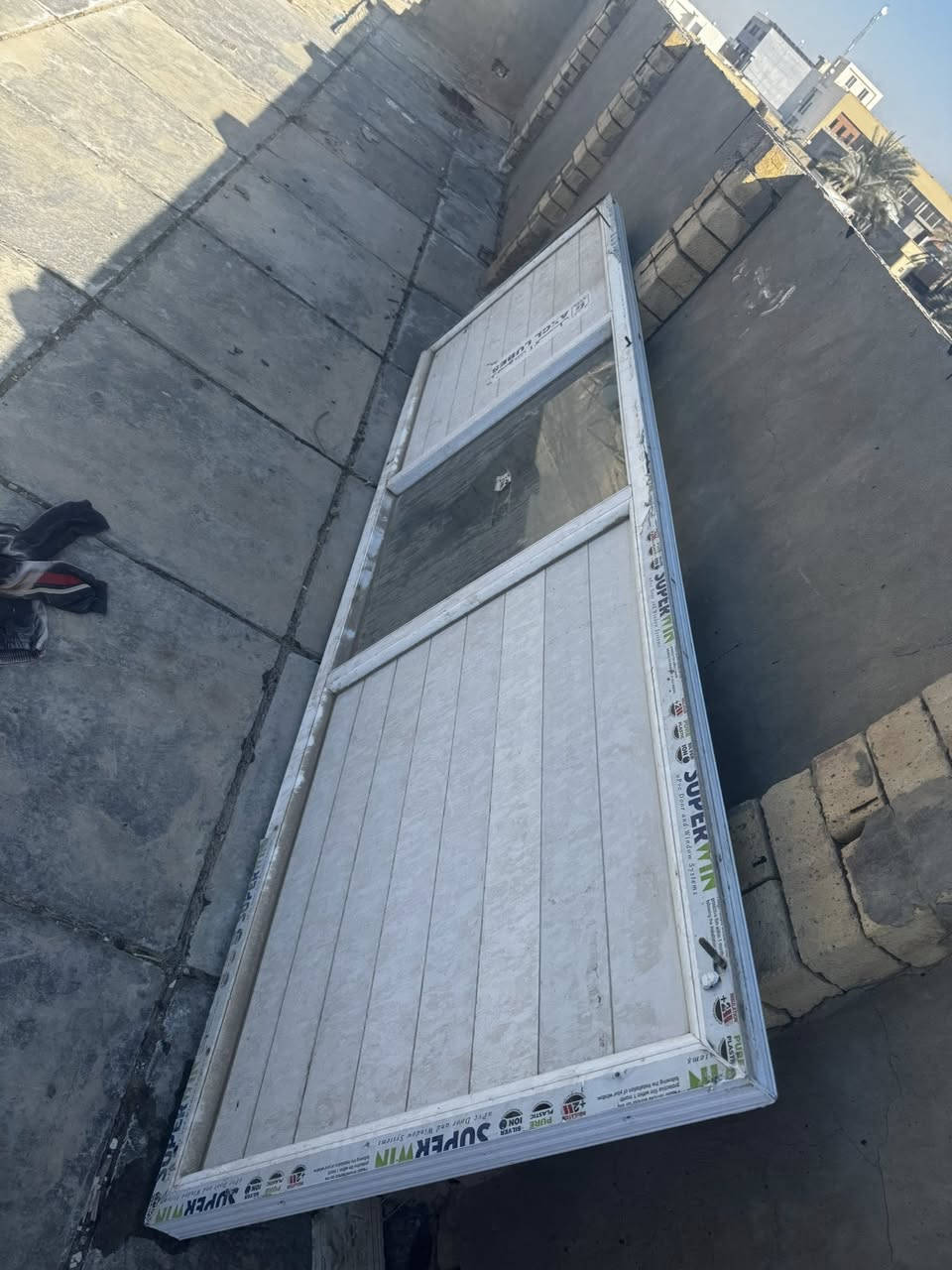 قاطع للبيع العرض متر والطول تقريبا 3  رقمي ***********
