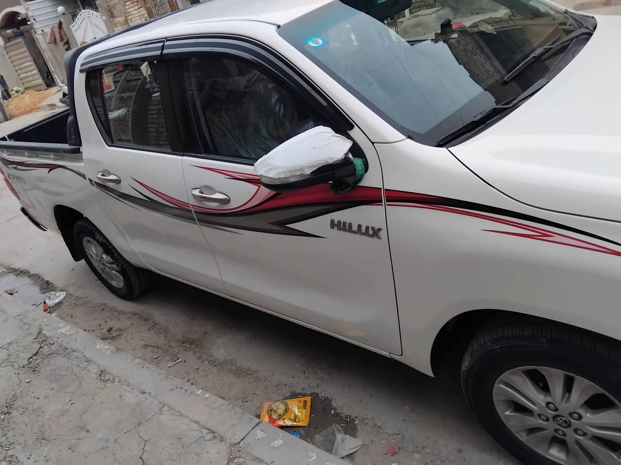 سلام عليكم للبيع بيكم هايلوكس مديل ١٦ كويتي ناصي بسمي رقم بغداد انكليزي بيه بارد بل بجهت اليمنه ماشيه ٢٣٠ محرك عل شركه سياره كلش حلوه احله من الصور السعر ٢٢٥ عنوان بغداد الزعفرانيه ***********
