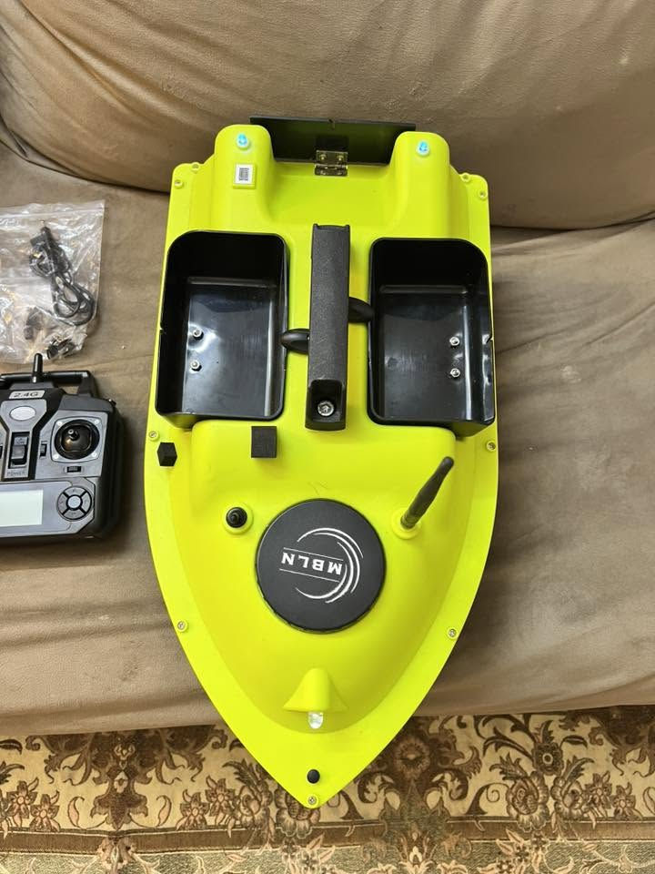 🚣 زورق 🚣‍♀️ صيد 🚣‍♀️ سمك 🎣 

قارب صيد لاسلكي (RC Bait Boat) من نوع MBLN مزود بنظام GPS بلون أصفر فاقع.
يحتوي على 3 حاويات للطعم يمكن التحكم بهما عن بعد لإلقاء الطعم في أماكن محدد. 
يأتي مع جهاز تحكم عن بعد يتيح وظائف مثل العودة التلقائية ونقاط تحديد المواقع.
يعمل ببطارية ليثيوم قابلة لإعادة الشحن، 
سعتها 13500 mA 
الجهاز مستخدم ونسبه نظافته 95 بالميه 
وموضح بالصور تفاصيله 
غطاء الريمونت مفقود 😢
 السعر 110 الف والتوصيل مجاني 
ولضمان حقك عند الحجز اشغل الجهاز واصوره فديو وادزله الك 
وعند الاستلام الك الحق تفحصه امام المندوب وتتاكد شغال يله تحاسب المندوب 

متوفر توصيل بغداد 4 الف والمحافظات 5 الف 
فضلا سوي لايك ومتابعه للصفحه 🙏 واكون شاكر للكل 

المهم كل القطع اصليه وذات منشأ عالمي 
اي طلب مو نفس مواصفات المعروضه الك حق الاسترجاع 
بدون متدفع اي شي ✌️

سوي لايك ومتابعه للصفحه 😍
حتى تشوف بقيه العروض والتخفيضات 😘
للاستفسار والحجز مراسله الصفحه 
او الاتصال وتس اب بالرقم 
***********
***********
موقعنا بغداد الزعفرانيه
