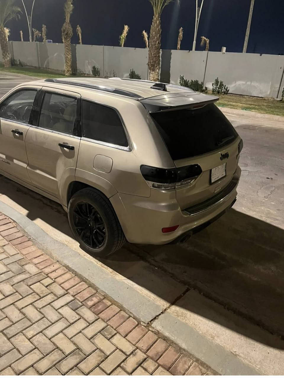 السلام عليكم للبيع جيب ١٥ رقم بغداد  لمتد فول عده الفتحه كير مكينه حداديه كهربائيات تمام  مصبوغه عام بدون دواخل فقط الجاملغ الخلفي بيه ضرر  السعر ١٤٠ بيه مجال قليل مكاني كربلاء ***********
