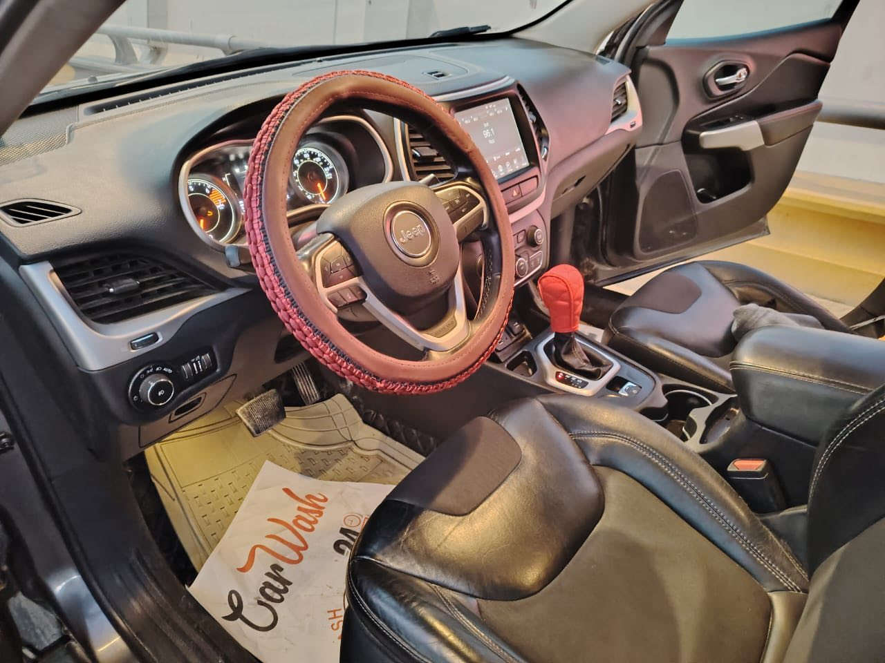 جيب شيروكي (بزون)
#الفنة: لاتيتيود
الموديل :2018
ا#اللون: اسمنتي 
#اللوحة:رقم بصرة تحويل مباشر  سياره  بنت و استخدام شخصي /صدر جديد وحداديه جديده وتايرات جدد 
توجد خدوش بالدعاميه بسيطه 
الحادث : وارد امريكي دعاميه فقط بدون تبديل  موضح بالصور  
‏1C4PJLLB5JD584321 رقم الشاصي
سياره ماشيه بامريكا 50 وبالبصرة 40
السعر 145 ورقه بيها مجال 
المواصفات:-
(1) محرك 4 سلندر2400 
(12 كشنات جلد (اصل)
(3) كاميرا خلفيه 
(4) شاشه كبيره للتحكم في ايعازات السياره
(5) تبريد  وتدفئه قطعتين امامي خلفي
(6) منافذ USB
[7) سستم صوت متكامل مع دمام خلفي
(8) تحكم سترين جهتين
(9) نضام ABS مانع انزلاق
(10) كشنات كهرباء
(11) بدون ايرباك
رقم الاتصال /***********
عنوان السياره//الحيانية شارع السيد
