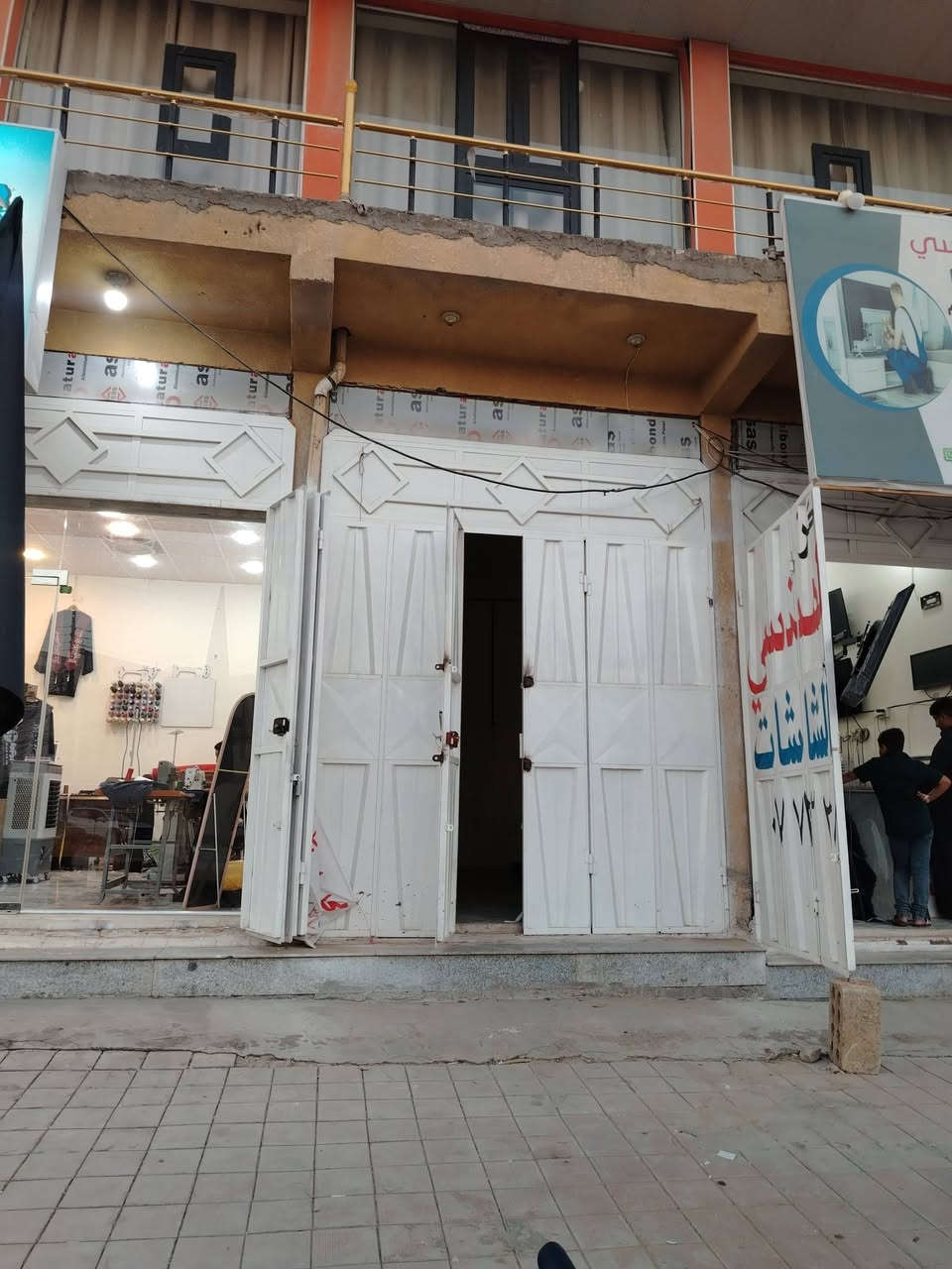 سلام عليكم محل للايجار حي الاستاذة بعد ابو ياسر االشكرجي المكان موضح بالصور قياس لمحل 
طول (5 متر) / العرض  (2.65 متر) 
للاسفستار ***********
