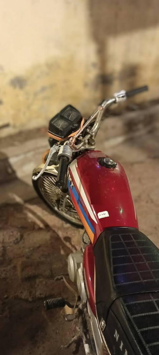 دراجة ايراني نامة اصلي شرط مديل 2020 اوراق اصلي دراجة مال بيت مو مال دلفري كلة غراضه  بلاد مامبدل بيهة شي اشاير لايت هورن كهربا كلهة شغالة لبيع سعر 900 مكاني بصرة كرمة علي شراي تواصل *********** مو شراي لاتعبني
