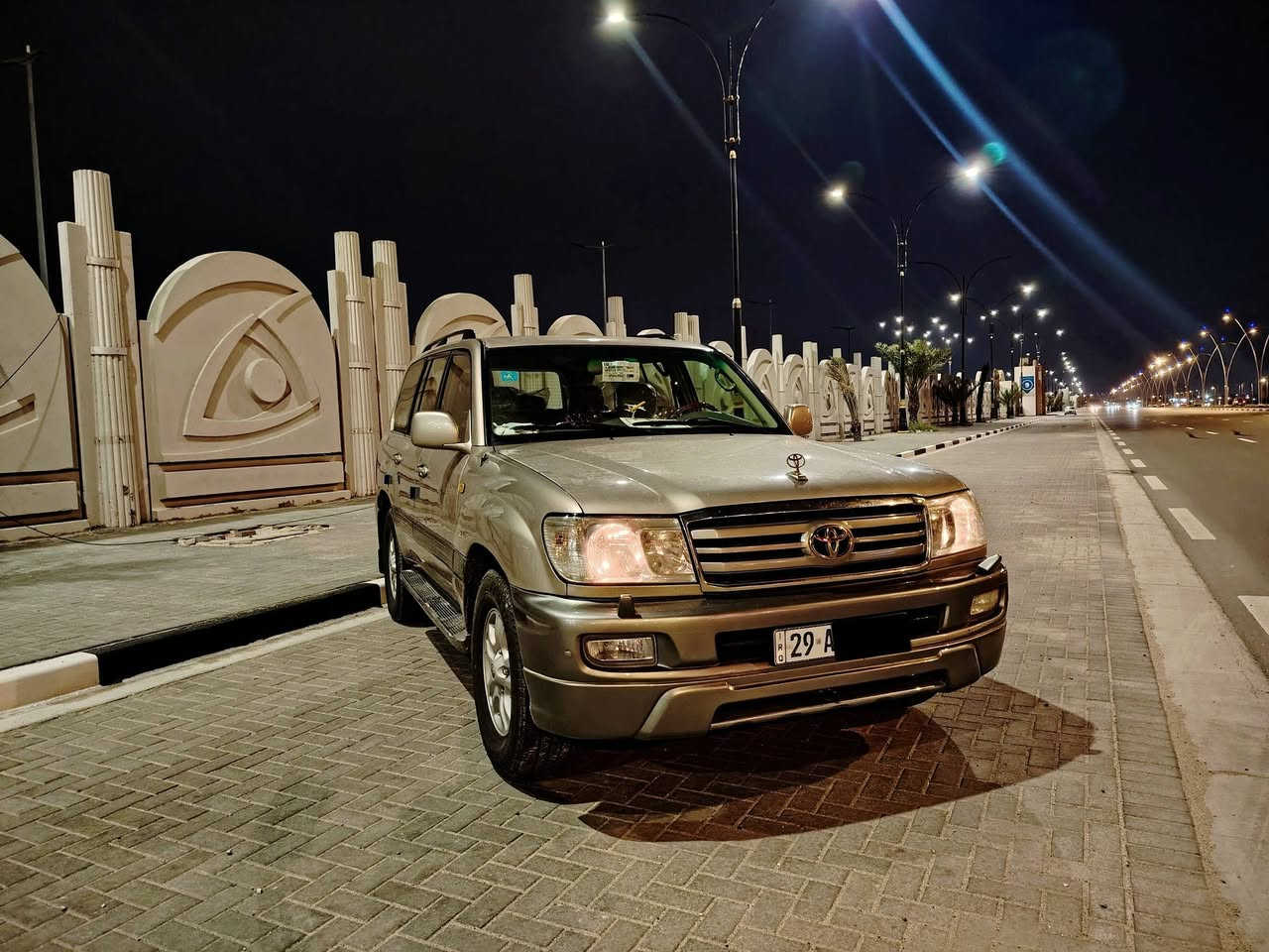 سلام عليكم GXR تويوتا لاند كروزر لون مميز ورقم مميز اربع ارقام رقمها واسط مشروع وطني  فول مواصفات مكفولة كفالة عامة موديل2005 فور ويل فتحه سقف تبريد 3قطع  ماعدا البصمة مكينه 4500 اربه ونص سبعه راكب السيارة جاهزة ماناقصها برغي واحد كلش جديدة احلة من الصور السعر 195 وبيها مجال مكاني بصرة مقابل مجمع الامل السكني الاستفسار *********** مامتواجد فيس
