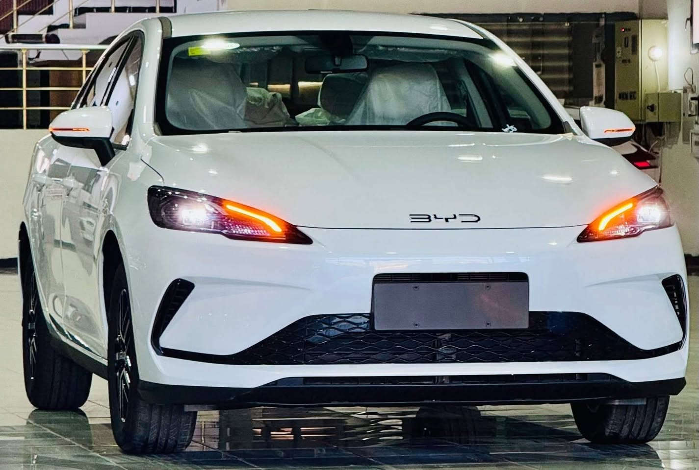 ﷽

‎(مجموعة شركات فراس الحمداني اربيل شارع ١٠٠ م )

BYD SEAL 05
ويل كروم 

الموديل : 2025

اللون : ابيض داخل ابيض 

السعر : 11,600 $$

المسافة المقطوعة : صفر كيلو متر ( زيرو )

حجم المحرك : 4 سلندر ( 1،5L )

محرك هجين ( بانزين - هايبرد - كهرباء )

نسخة DM-i

بدون رقم ترقيم شمالي ( اربيل - سليمانية - دهوك )

المواصفات : 

بصمة - كارت 
بصمة تغشيل عن بعد
بصمة باب
ويل كب كروم 
لايت زينون
اشارات ليد
اشارات مري
شاشة لمس
كشنات جلد لون ابيض
كير شكل جديد ( شخاطة )
هاند بريك اوتوماتيك
كاميرا خلفية
حساسات خلفية
وبقية المواصفات المعروفة 

العنوان : 

اربيل شارع 100 م مقابل الشركة العامة لتجارة المواد الغذائية 

للاستفسار والاتصال على الارقام التالية :

‎ابو علي  
***********
***********

حواس 

***********
***********

زيد 

***********
