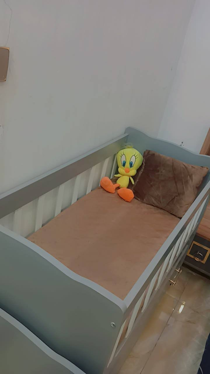 سرير مستخدم 3 اشهر فقط جدا نضيف وجديد واليدات بعدها ممشدوده وينفتح من جانب ع سرير الام ماخذته 150 وبي مجال


**إذا كنت صاحب هذا الإعلان وتريد حذفه لأي سبب، رجاءا أرسل رسالة إلى الدعم الفني**