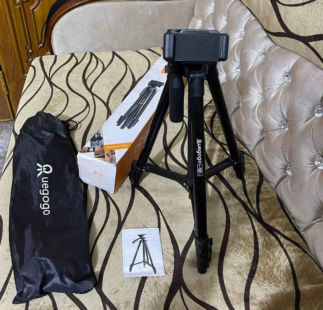 حامل احترافي للكاميرات الرقمية والهواتف الذكية، مناسب لتصوير الفيديو والفوتوغرافيا.

يأتي برأس يدور بزاوية 360 درجة، ويتضمن لوحة تحرير سريع لتركيب الكاميرا بسهولة.
يصل أقصى ارتفاع له إلى 63 بوصة (حوالي 160 سم)، وهو مصمم ليكون خفيف الوزن وقابلًا للطي لسهولة التنقل.

15 الف 🌹


**إذا كنت صاحب هذا الإعلان وتريد حذفه لأي سبب، رجاءا أرسل رسالة إلى الدعم الفني**